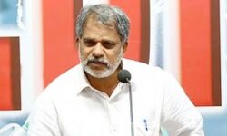 ന്യൂനപക്ഷ വര്ഗ്ഗീയ പ്രസ്താവന വാക്കിലെ പിഴവെന്ന് എ വിജയരാഘവന് ന്യൂനപക്ഷ വര്ഗ്ഗീയ പ്രസ്താവന വാക്കിലെ പിഴവെന്ന് എ വിജയരാഘവന്