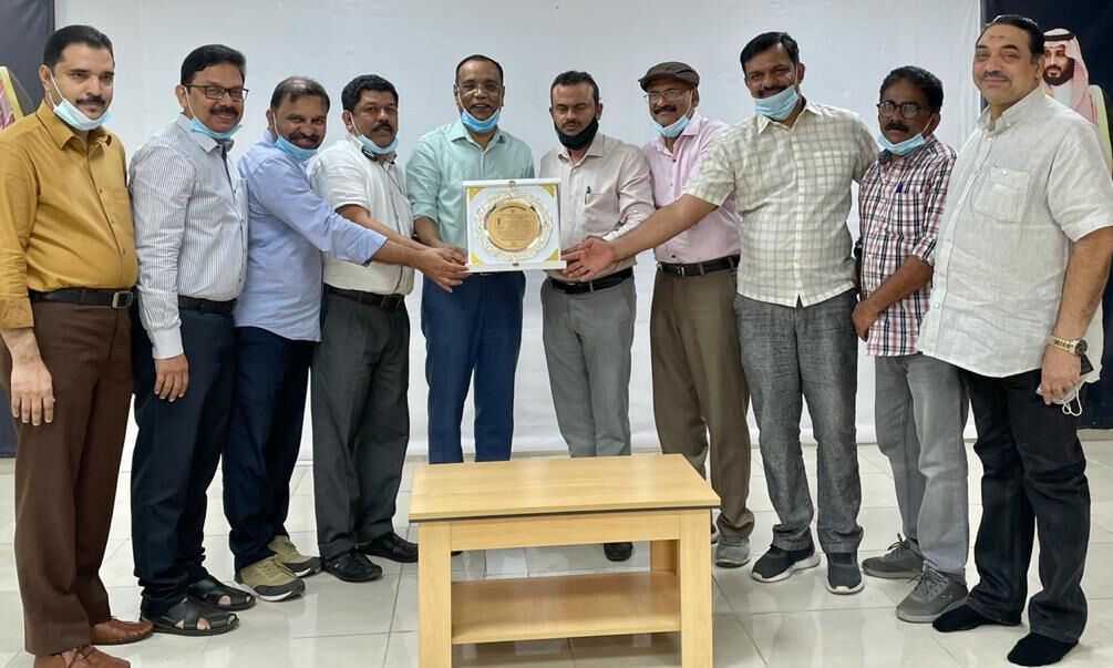 ജെകെഎഫ് നേതാവ് വി കെ റഊഫിനു യാത്രയയപ്പ് നല്കി ജെകെഎഫ് നേതാവ് വി കെ റഊഫിനു യാത്രയയപ്പ് നല്കി