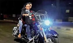 മാസ്‌കും ഹെല്‍മറ്റുമില്ലാതെ ഭാര്യയ്‌ക്കൊപ്പം ബൈക്ക് സവാരി; ബോളിവുഡ് നടന്‍ വിവേക് ഒബ്‌റോയിക്കെതിരേ കേസും പിഴയും (വീഡിയോ)