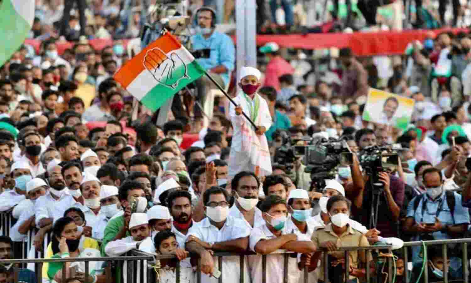 സിപിഎമ്മിനെയും സര്ക്കാരിനെയും കടന്നാക്രമിച്ച് രാഹുല്; ഐശ്വര്യകേരളയാത്രയ്ക്ക് ഉജ്ജ്വല സമാപനം സിപിഎമ്മിനെയും സര്ക്കാരിനെയും കടന്നാക്രമിച്ച് രാഹുല്; ഐശ്വര്യകേരളയാത്രയ്ക്ക് ഉജ്ജ്വല സമാപനം