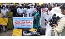 ദേശീയപാത: കുടിയൊഴിപ്പിക്കലിനെതിരെ ശവമഞ്ചമേന്തി പ്രതിഷേധം