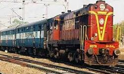 നീലേശ്വരത്ത് ട്രെയിന് തട്ടി രണ്ടു പേര് മരിച്ചു നീലേശ്വരത്ത് ട്രെയിന് തട്ടി രണ്ടു പേര് മരിച്ചു