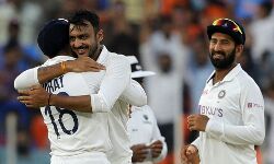 പിങ്ക് ബോള് ടെസ്റ്റ്; അക്സറിന് ആറ് വിക്കറ്റ് ; ആദ്യ ദിനം ഇന്ത്യന് ആധിപത്യം പിങ്ക് ബോള് ടെസ്റ്റ്; അക്സറിന് ആറ് വിക്കറ്റ് ; ആദ്യ ദിനം ഇന്ത്യന് ആധിപത്യം