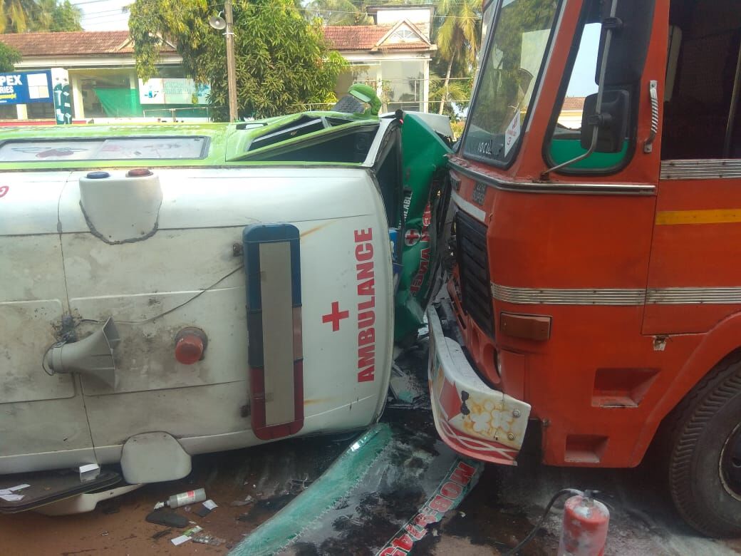രോഗിയുമായി പോവുകയായിരുന്ന ആംബുലന്‍സ് ടാങ്കര്‍ ലോറിയില്‍ ഇടിച്ചുമറിഞ്ഞു