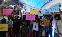 സിദ്ദീഖ് കാപ്പന്റെ മോചനം: ഐഎഫ്എഫ്കെ വേദിയിലും പ്രതിഷേധം സിദ്ദീഖ് കാപ്പന്റെ മോചനം: ഐഎഫ്എഫ്കെ വേദിയിലും പ്രതിഷേധം