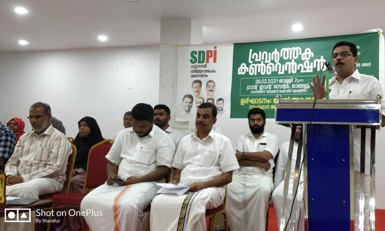 ധ്രുവീകരണ രാഷ്ട്രീയം പറയുന്ന മുന്നണികള്ക്ക് എസ്ഡിപിഐ ജനകീയ ബദലാകും: റോയ് അറക്കല് ധ്രുവീകരണ രാഷ്ട്രീയം പറയുന്ന മുന്നണികള്ക്ക് എസ്ഡിപിഐ ജനകീയ ബദലാകും: റോയ് അറക്കല്