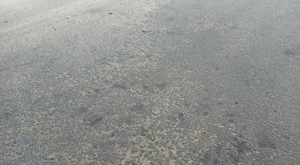 റോഡ് പണിയിലെ അപാകത: ജനങ്ങള്ക്കിടയില് പ്രതിഷേധം ശക്തം റോഡ് പണിയിലെ അപാകത: ജനങ്ങള്ക്കിടയില് പ്രതിഷേധം ശക്തം