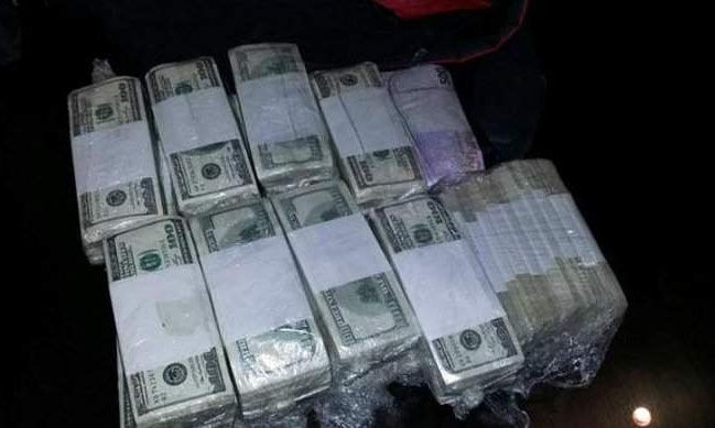 കോഴിക്കോട് ട്രെയിനില് നിന്ന് രേഖകളില്ലാത്ത 36 ലക്ഷം രൂപ പിടികൂടി കോഴിക്കോട് ട്രെയിനില് നിന്ന് രേഖകളില്ലാത്ത 36 ലക്ഷം രൂപ പിടികൂടി