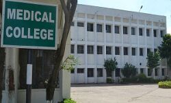 മെഡിക്കല്‍ കോളജ് ഡോക്ടര്‍മാര്‍ സമരത്തിലേക്ക്; നാളെ മുതല്‍ അനിശ്ചിതകാല ബഹിഷ്‌ക്കരണം