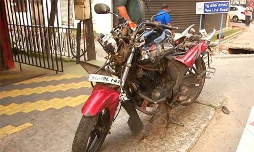 കൊച്ചി എളംകുളത്ത് വീണ്ടും അപകടം; നിയന്ത്രണംവിട്ട ബൈക്ക് സ്ലാബിലിടിച്ച് യുവാവ് മരിച്ചു