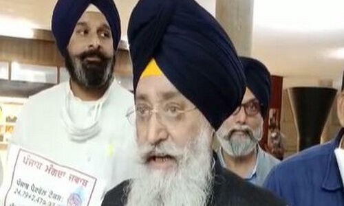 ഇന്ധനവില വര്‍ധന: പഞ്ചാബ് വിധാന്‍സഭയില്‍ ശിരോമണി അകാലിദള്‍ പ്രതിഷേധം; സംസ്ഥാന സര്‍ക്കാര്‍ നികുതി കുറയ്ക്കണമെന്ന് ആവശ്യം