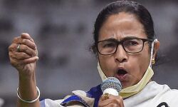 പ്രധാനമന്ത്രിയുടെ മന്‍ കി ബാത്ത് തിരഞ്ഞെടുപ്പ് പെരുമറ്റച്ചട്ടത്തിന് വിരുദ്ധമല്ലേയെന്ന് തിരഞ്ഞെടുപ്പ് കമ്മീഷനോട് മമത