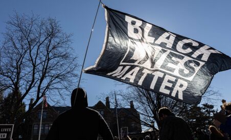 ജോര്‍ജ്ജ് ഫ്‌ളോയ്ഡ് വധം; പോലിസുകാരന്റെ വിചാരണ ഇന്ന് തുടങ്ങും: മിനിയാപൊളിസില്‍ വീണ്ടും ബളാക് ലിവ്‌സ് മാറ്റര്‍ ഉയരുന്നു