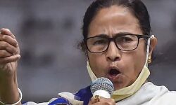 ഞാനൊരു ഹിന്ദു പെണ്‍കുട്ടി, എനിക്കെതിരേ ബിജെപിക്ക് ഹിന്ദു കാര്‍ഡ് ഉപയോഗിക്കാനാവില്ല; ദുര്‍ഗാ സ്തുതി ചൊല്ലി മമതയുടെ തിരഞ്ഞെടുപ്പ് പ്രചാരണം