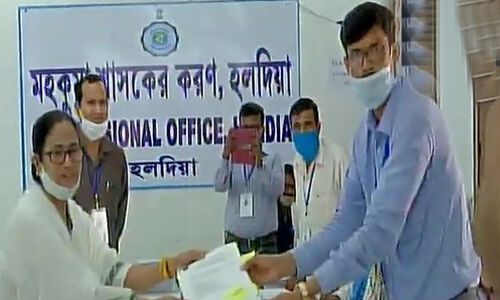 പശ്ചിമ ബംഗാള്‍ തിരഞ്ഞെടുപ്പ്: മമത ബാനര്‍ജി നന്ദിഗ്രാമില്‍ നാമനിര്‍ദേശപത്രിക സമര്‍പ്പിച്ചു