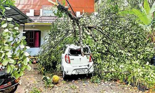 കേരളത്തില്‍ ഇന്നും നാളെയും ഇടിമിന്നലോടുകൂടിയ മഴക്ക് സാധ്യതയെന്ന് കാലാവസ്ഥ കേന്ദ്രം