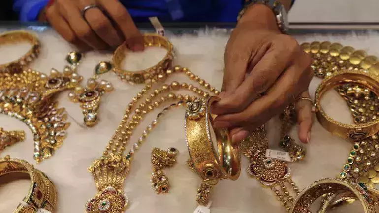 തുടര്‍ച്ചയായ രണ്ടാം ദിവസവും സ്വര്‍ണവില ഉയര്‍ന്നു; 280 രൂപ കൂടി പവന് 33,720 രൂപയായി