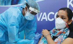 കേരളത്തിൽ കൊവിഡ് കേസുകൾ കുറയുന്നു,​ അഭിനന്ദിച്ച് കേന്ദ്രസർക്കാർ; മഹാരാഷ്ട്രയിൽ ആശങ്ക തുടരുന്നു