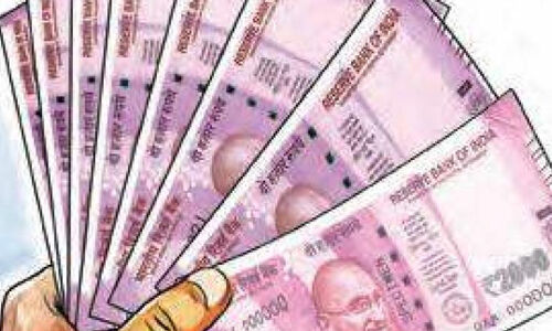 രേഖകളില്ലാത്ത പന്ത്രണ്ടര ലക്ഷം രൂപ പിടിച്ചെടുത്തു രേഖകളില്ലാത്ത പന്ത്രണ്ടര ലക്ഷം രൂപ പിടിച്ചെടുത്തു