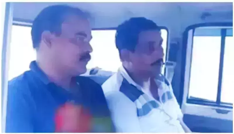 പത്തരകിലോ കഞ്ചാവുമായി രണ്ടുപേര് അറസ്റ്റില് പത്തരകിലോ കഞ്ചാവുമായി രണ്ടുപേര് അറസ്റ്റില്