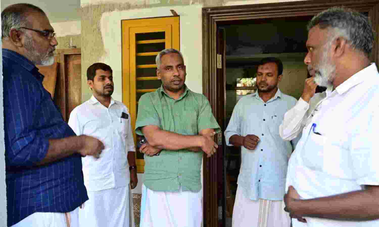 ദേശീയ സെക്രട്ടറിയുടെ വീടിനുനേരെ ആക്രമണം: സമാധാനന്തരീക്ഷം തകര്ക്കാന് ശ്രമമെന്ന് പോപുലര് ഫ്രണ്ട് ദേശീയ സെക്രട്ടറിയുടെ വീടിനുനേരെ ആക്രമണം: സമാധാനന്തരീക്ഷം തകര്ക്കാന് ശ്രമമെന്ന് പോപുലര് ഫ്രണ്ട്
