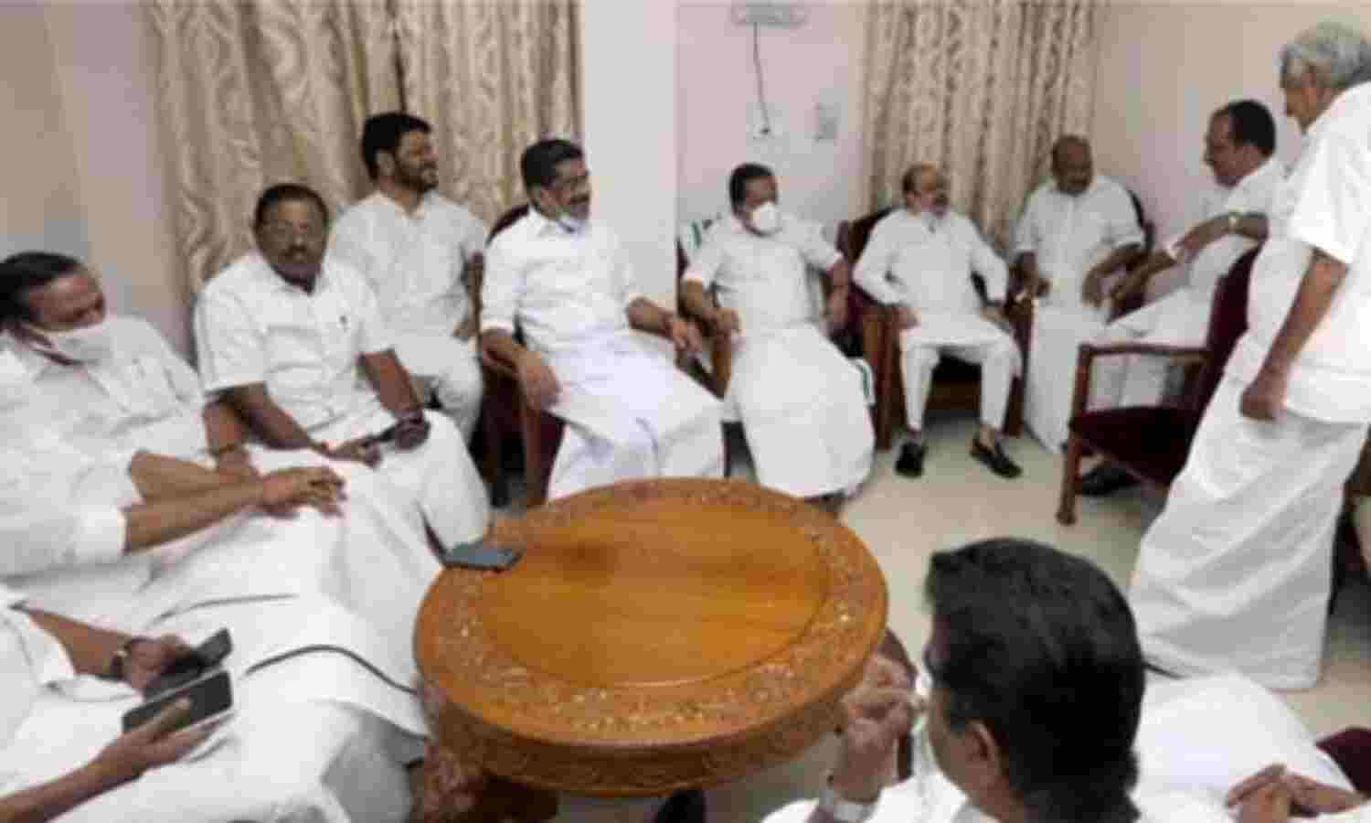 നേമം ഉള്പ്പെടെ 10 മണ്ഡലങ്ങളില് തര്ക്കം; കോണ്ഗ്രസ് സ്ഥാനാര്ഥി ചര്ച്ചകള് ഇന്നും തുടരും നേമം ഉള്പ്പെടെ 10 മണ്ഡലങ്ങളില് തര്ക്കം; കോണ്ഗ്രസ് സ്ഥാനാര്ഥി ചര്ച്ചകള് ഇന്നും തുടരും