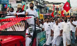 ആര്ത്തിരമ്പി മഞ്ചേരി, ആവേശം തീര്ത്ത് ഡോ. തസ്ലിം റഹ്മാനിയുടെ റോഡ് ഷോ ആര്ത്തിരമ്പി മഞ്ചേരി, ആവേശം തീര്ത്ത് ഡോ. തസ്ലിം റഹ്മാനിയുടെ റോഡ് ഷോ