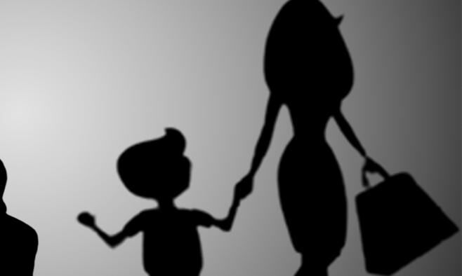 മൂന്ന് കുട്ടികളുടെ മാതാവ് എട്ടാംക്ലാസ് വിദ്യാര്ഥിയുടെ കൂടെ ഒളിച്ചോടി മൂന്ന് കുട്ടികളുടെ മാതാവ് എട്ടാംക്ലാസ് വിദ്യാര്ഥിയുടെ കൂടെ ഒളിച്ചോടി