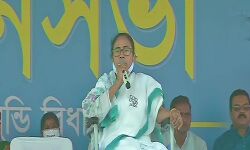 ഡല്‍ഹിയിലെ രണ്ട് ഗുണ്ടകള്‍ക്കു മുന്നില്‍ ബംഗാള്‍ കീഴടങ്ങില്ല; ബിജെപിക്കെതിരേ ആഞ്ഞടിച്ച് മമതാബാനര്‍ജി