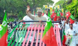 എസ്ഡിപിഐ സ്ഥാനാര്‍ഥി ഡോ. തസ്‌ലിം റഹ്മാനിയുടെ റോഡ് ഷോയും പൊതുസമ്മേളനവും പൂക്കോട്ടൂരില്‍