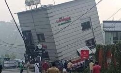 ലോറി ഇടിച്ച് ഹോട്ടല്‍ ചെരിഞ്ഞു