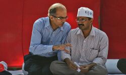 ഹിന്ദു ദേശീയവാദത്തിൽ ബിജെപിയെ പിന്തളളാനുളള ശ്രമത്തിലാണ് കേജ്‌രിവാൾ: പ്രശാന്ത് ഭൂഷൺ