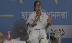 ബിജെപി നേതാവിലെ വിളിച്ചതല്ല, സംഭാഷണം ചോര്‍ത്തിയതാണ് കുറ്റകൃത്യം; ബിജെപിക്കെതിരേ മമതാ ബാനര്‍ജി