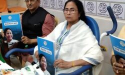 റേഷന്‍ വീട്ടുപടിക്കല്‍, പൊതുവിഭാഗങ്ങളിലെ ദരിദ്രര്‍ക്ക് വര്‍ഷത്തില്‍ 6,000, പിന്നാക്കക്കാര്‍ക്ക് 12,000; ആനുകൂല്യങ്ങള്‍ വാരിവിതറി മമതയുടെ തിരഞ്ഞെടുപ്പ് പ്രകടനപത്രിക