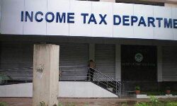 തമിഴ്‌നാട്ടില്‍ പ്രതിപക്ഷ നേതാക്കളുടെ വീടുകളില്‍ ആദായ നികുതി വകുപ്പ് റെയ്ഡ്