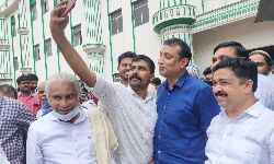 പെരിന്തല്‍മണ്ണയിലെ ഇടത്-വലത് സ്ഥാനാര്‍ഥികള്‍ ടൗണ്‍ ജുമാ മസ്ജിദില്‍ മുഖാമുഖം