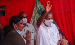 മോദിക്കെതിരേ കോൺഗ്രസിന്റെ നാവുപൊങ്ങില്ല: മുഖ്യമന്ത്രി