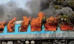 ശതാബ്ദി എക്‌സ്പ്രസിലെ തീപ്പിടിത്തം: ട്രെയിനില്‍ പുകവലിക്കുന്നവര്‍ക്ക് കനത്ത പിഴയും ജയില്‍ ശിക്ഷയും നല്‍കാനൊരുങ്ങി റെയില്‍വേ