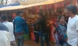 ജീന്‍സ് ധരിച്ചതിന് അശ്ലീല കമന്റ്; ആണ്‍കുട്ടിയെ പൊതിരെ തല്ലി പെണ്‍കുട്ടി [വീഡിയോ]