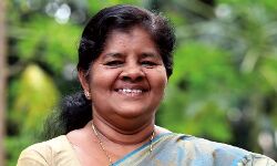 കൊല്ലം രൂപതയുടെ ഇടയലേഖനത്തിനു പിന്നില്‍ രാഷ്ട്രീയ ലക്ഷ്യം: തിരുത്തുമെന്ന് പ്രതീക്ഷിക്കുന്നതായി മന്ത്രി മേഴ്‌സിക്കുട്ടിയമ്മ