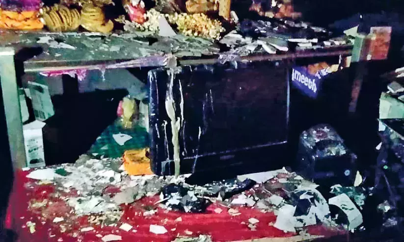 എടക്കരയില്‍ ഹോട്ടലില്‍ തീപ്പിടുത്തം: ലക്ഷങ്ങളുടെ നഷ്ടം