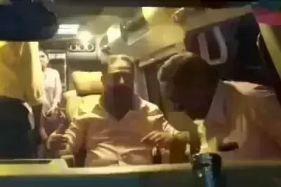 തഞ്ചാവൂരില് കമല്ഹാസന്റെ വാഹനം തടഞ്ഞ് തിരഞ്ഞെടുപ്പ് കമ്മീഷന് സ്ക്വാഡിന്റെ പരിശോധന തഞ്ചാവൂരില് കമല്ഹാസന്റെ വാഹനം തടഞ്ഞ് തിരഞ്ഞെടുപ്പ് കമ്മീഷന് സ്ക്വാഡിന്റെ പരിശോധന