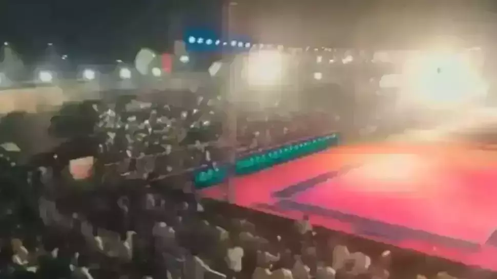 കബഡി ചാംപ്യന്‍ഷിപ്പിനിടെ ഗ്യാലറി തകര്‍ന്നുവീണു; നിരവധി പേര്‍ക്ക് പരിക്ക് (വീഡിയോ)