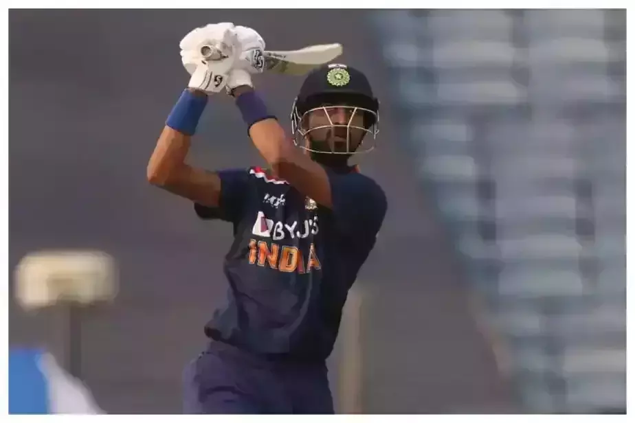 അരങ്ങേറ്റത്തില് അതിവേഗ അര്ദ്ധസെഞ്ചുറിയുമായി ക്രുനാല് പാണ്ഡെ അരങ്ങേറ്റത്തില് അതിവേഗ അര്ദ്ധസെഞ്ചുറിയുമായി ക്രുനാല് പാണ്ഡെ