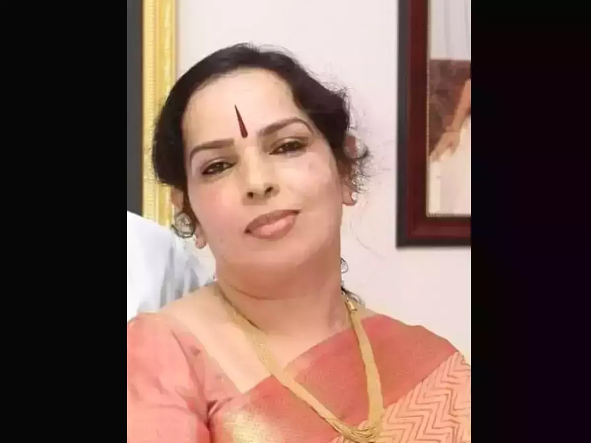ചോദ്യം ചെയ്യലിന് ഹാജരാകാന് ആവശ്യപ്പെട്ട് കോടിയേരിയുടെ ഭാര്യക്ക് വീണ്ടും കസ്റ്റംസ് നോട്ടീസ് ചോദ്യം ചെയ്യലിന് ഹാജരാകാന് ആവശ്യപ്പെട്ട് കോടിയേരിയുടെ ഭാര്യക്ക് വീണ്ടും കസ്റ്റംസ് നോട്ടീസ്