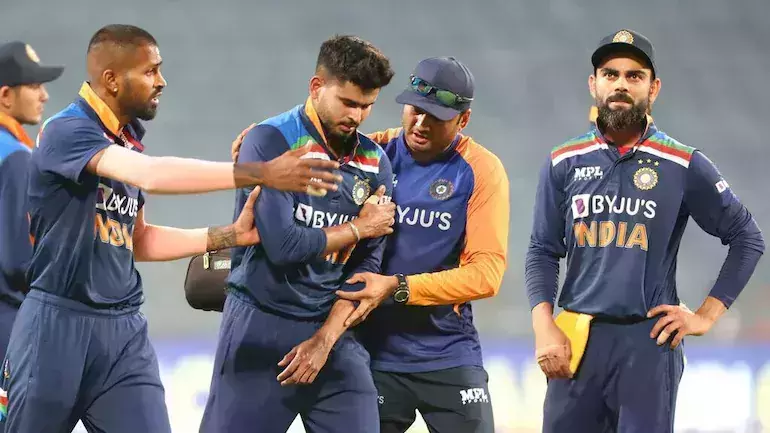 ഇന്ത്യക്ക് തിരിച്ചടി; ശ്രേയസ് അയ്യര്ക്കും രോഹിത്തിനും പരിക്ക് ഇന്ത്യക്ക് തിരിച്ചടി; ശ്രേയസ് അയ്യര്ക്കും രോഹിത്തിനും പരിക്ക്