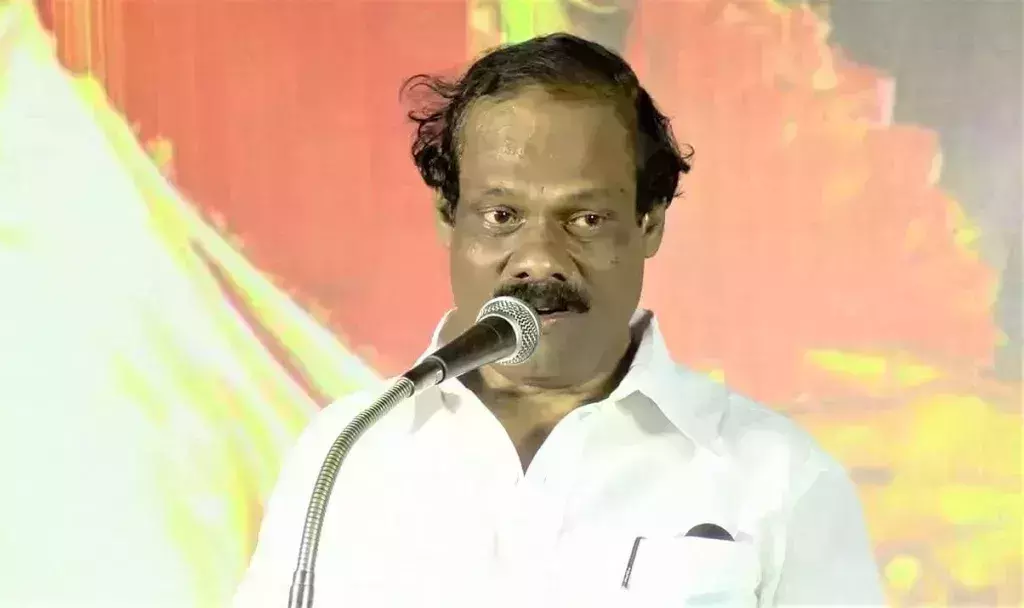 വിദേശ പശുക്കളുടെ പാല് കുടിച്ച് സ്ത്രീകള് വീപ്പകളായി: വിവാദ പ്രസംഗവുമായി ഡി.എം.കെ സ്ഥാനാര്ഥി വിദേശ പശുക്കളുടെ പാല് കുടിച്ച് സ്ത്രീകള് വീപ്പകളായി: വിവാദ പ്രസംഗവുമായി ഡി.എം.കെ സ്ഥാനാര്ഥി