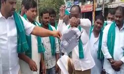 ബിജെപി തിരഞ്ഞെടുപ്പ് പ്രകടനപത്രിക കത്തിച്ച് നിസാമാബാദ് മഞ്ഞള്‍ കര്‍ഷകര്‍