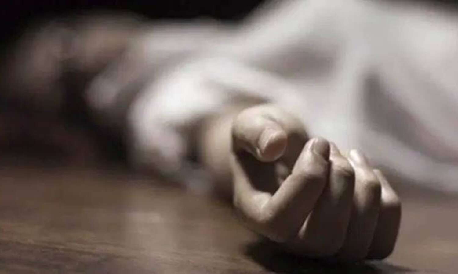 വിവാഹ ദൃശ്യങ്ങള് പകര്ത്തുന്നതിനിടെ ഫോട്ടോഗ്രാഫര് കുഴഞ്ഞുവീണു മരിച്ചു (വീഡിയോ) വിവാഹ ദൃശ്യങ്ങള് പകര്ത്തുന്നതിനിടെ ഫോട്ടോഗ്രാഫര് കുഴഞ്ഞുവീണു മരിച്ചു (വീഡിയോ)