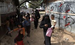 റോഹിന്ഗ്യന് അഭയാര്ത്ഥികളുടെ മോചനമാവശ്യപ്പെട്ട് സുപ്രിംകോടതിയില് നല്കിയ ഹരജി ഉത്തരവ് പുറപ്പെടുവിക്കാന് മാറ്റിവച്ചു റോഹിന്ഗ്യന് അഭയാര്ത്ഥികളുടെ മോചനമാവശ്യപ്പെട്ട് സുപ്രിംകോടതിയില് നല്കിയ ഹരജി ഉത്തരവ് പുറപ്പെടുവിക്കാന് മാറ്റിവച്ചു